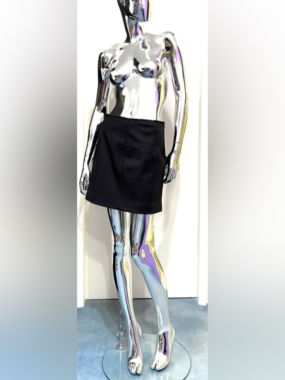 Diane von Furstenberg Black Wool Mini Skirt w/circular pockets + centre seams